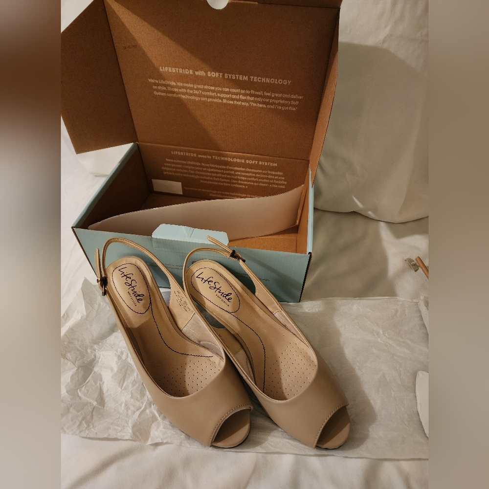 Life Stride Women's Peep Toe Heels - Tan